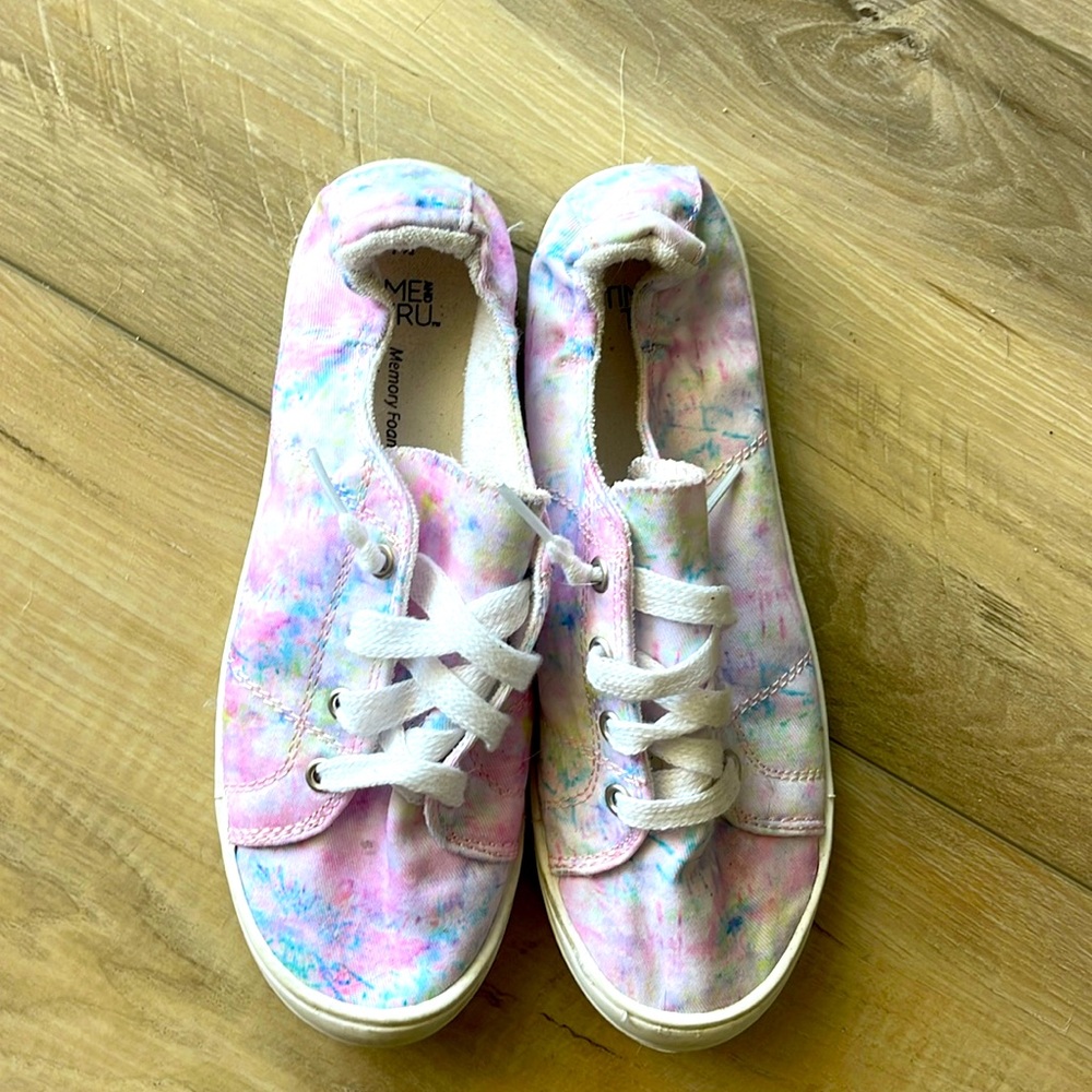 Time and Tru Tie Dye Memory Foam slip on laced sneakers size 7 1/2